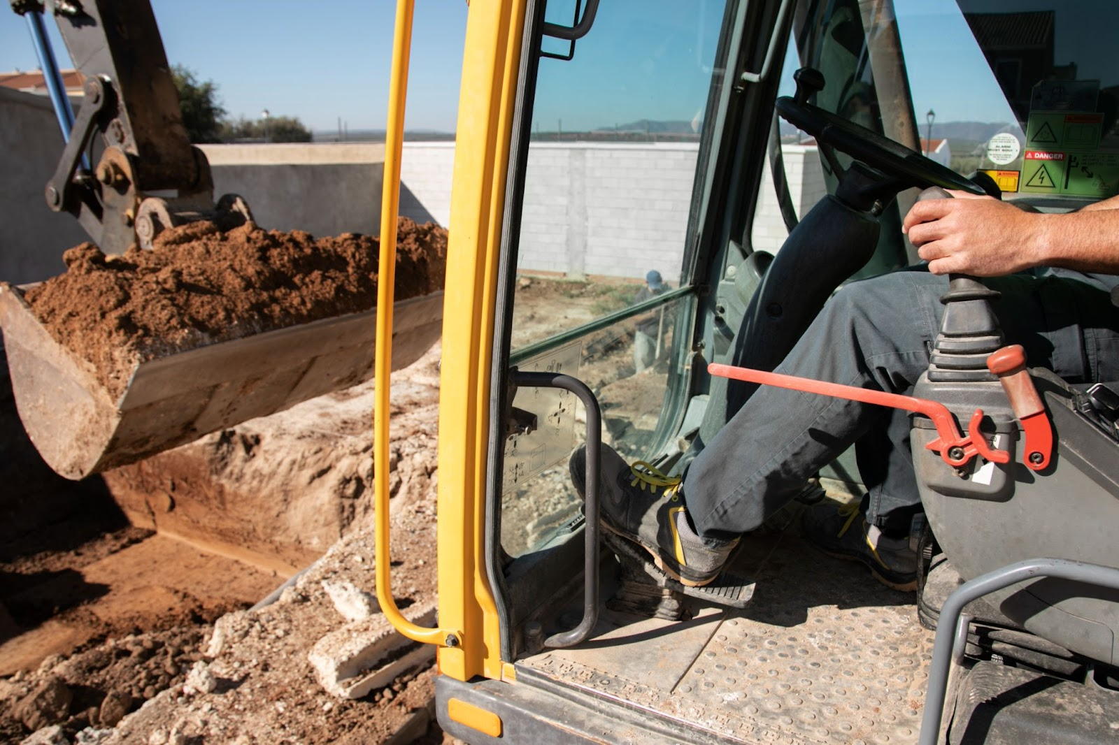 How Excavation Contractors Handle Complex Terrain and Projects